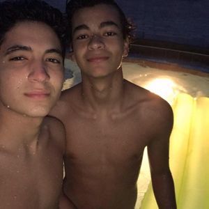 Meet your Posher, Simon jose